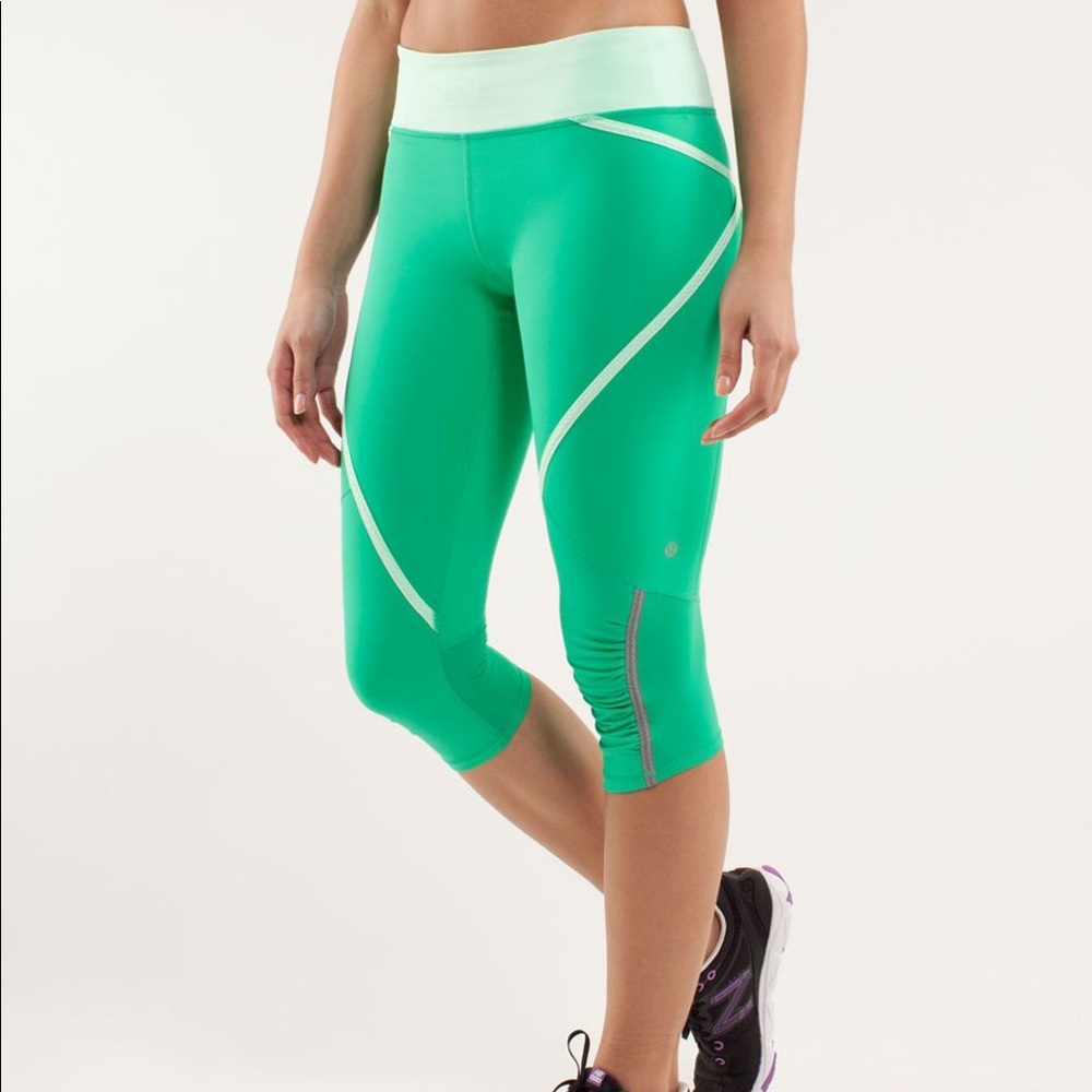 Lululemon Run: Pace Crop in Very Green/ Fresh Teal